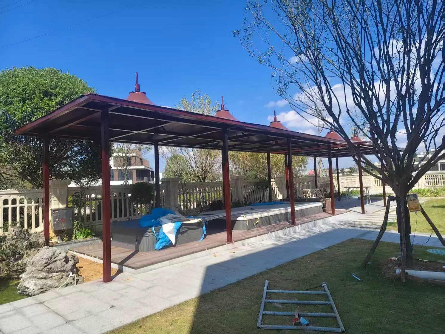 贵州开阳园区小区膜结构停车棚怎么选?本地源头工厂拆解三大坑,避开返修翻倍成本